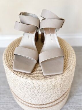 Dolce Vita Beige Block Heel Sandals Size 9 Square Toe Ankle Strap Minimalist